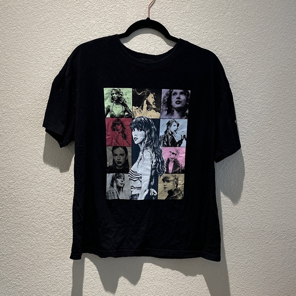 Taylor Swift Black The Eras Tour T-Shirt Size Medium